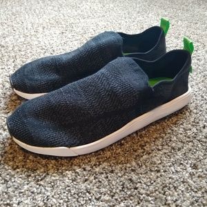 Sanuk size 14